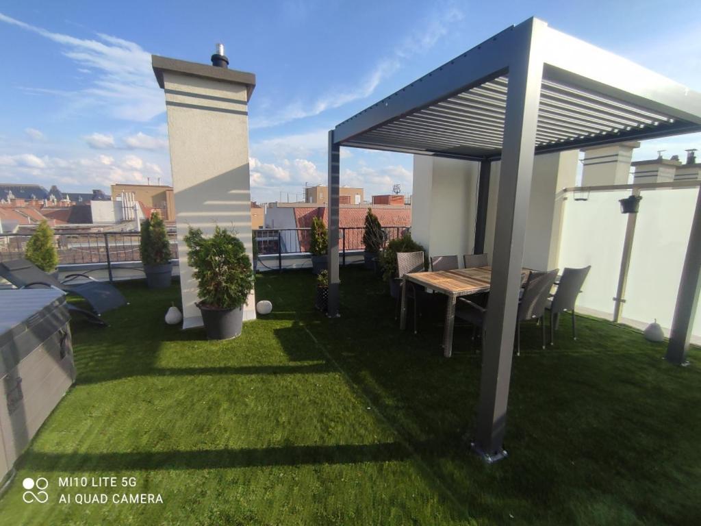 Jacuzzi Roofterrace Luxury Over The Opera ブダペスト エクステリア 写真
