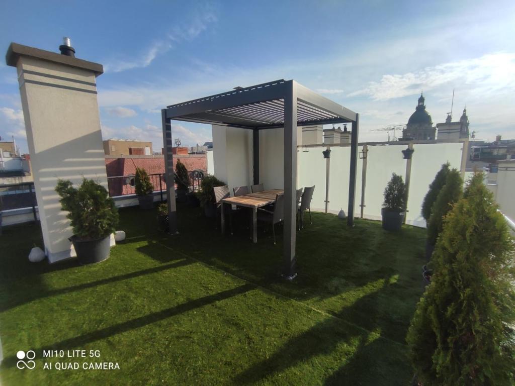 Jacuzzi Roofterrace Luxury Over The Opera ブダペスト エクステリア 写真